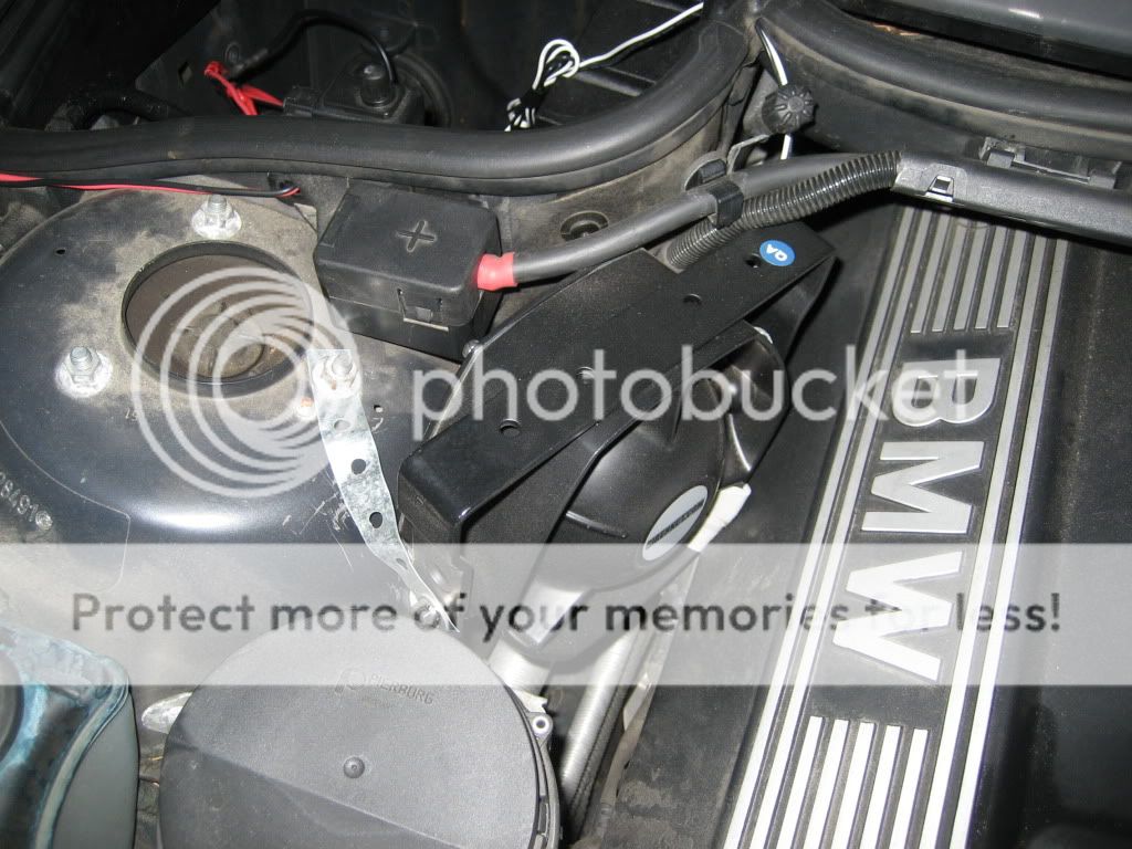 e46 330ci with flashing lights and a police horn...